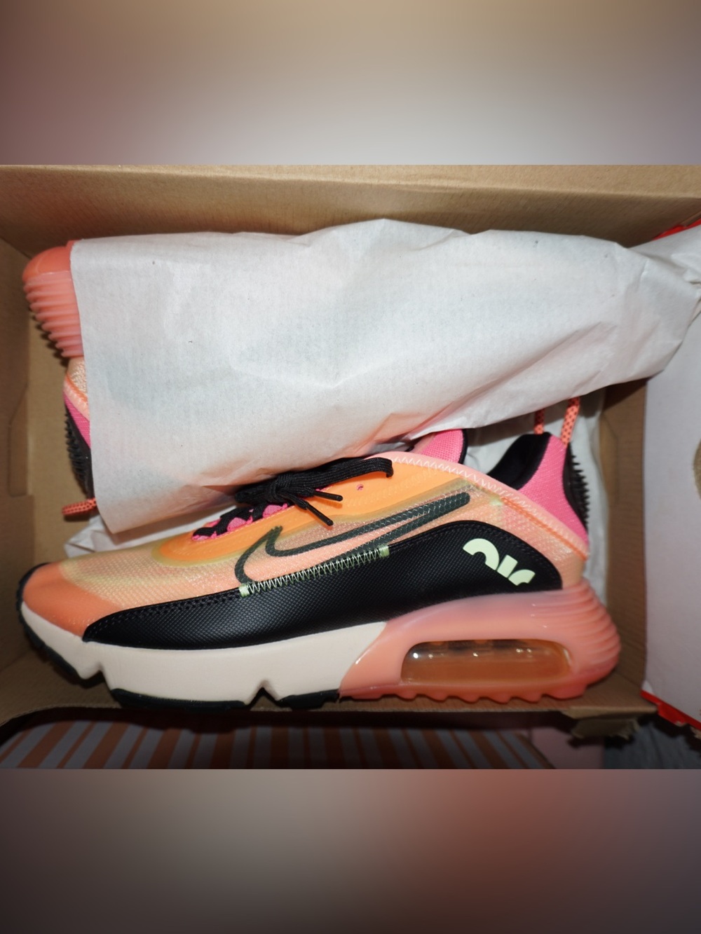 Nike (WMNS) Nike Air
Max 2090 'Neon
Highlighter'